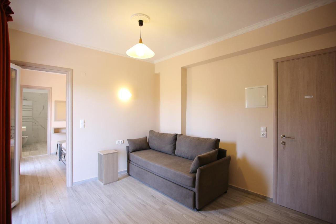 Phillipos Apartment *
